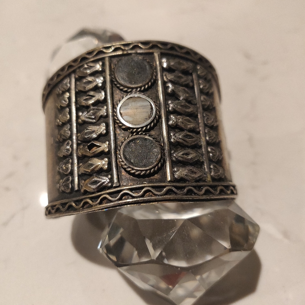 Cuff bracelet - Picture 3 of 9